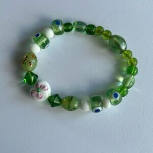 🌿Green/White Glass Beaded Bracelet🌸
